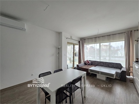 Pronájem bytu 2kk, 62 m² - 2
