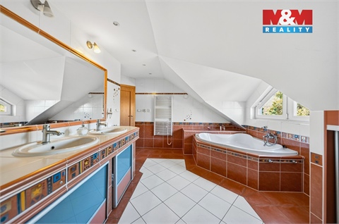 Prodej rodinného domu, 206 m² - 6