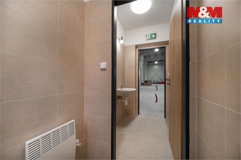 Pronájem skladu / haly, 794 m² 24