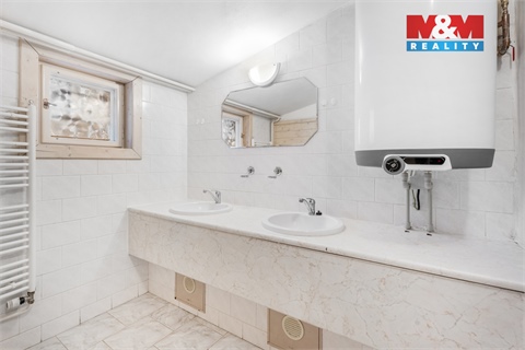 Prodej rodinného domu, 240 m² - 18