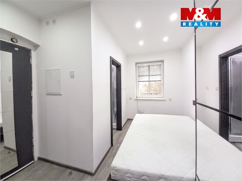 Pronájem bytu 1+1, 28 m² 2