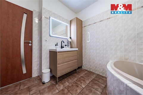 Prodej rodinného domu, 182 m² - 10