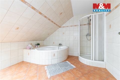 Prodej rodinného domu, 353 m² 14