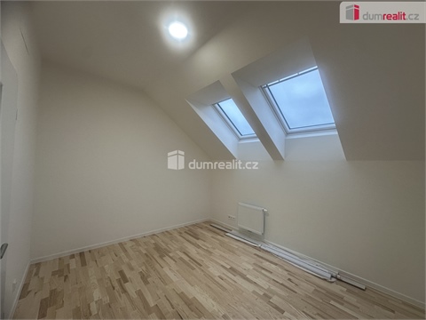 Pronájem bytu 3kk, 82 m² - 24