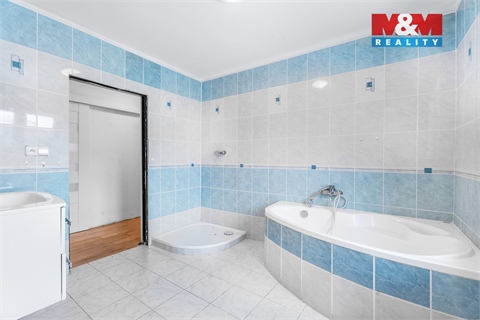 Prodej rodinného domu, 200 m² 10