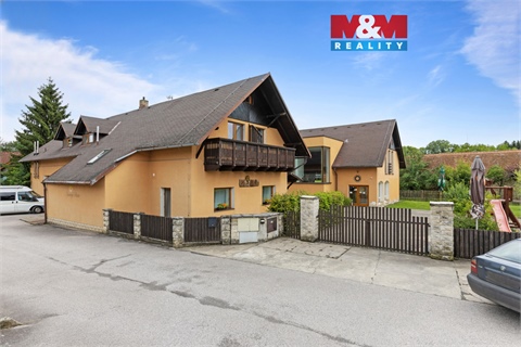 Prodej rodinného domu, 1 100 m² 0