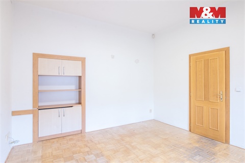 Prodej rodinného domu, 285 m² 14