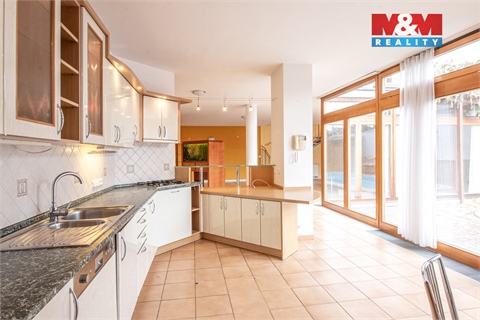 Prodej rodinného domu, 285 m² - 6