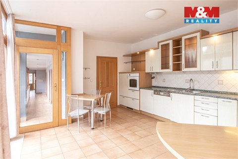 Prodej rodinného domu, 285 m² - 4