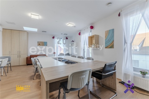 Pronájem obchodních prostor, 107 m² 2