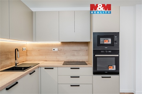 Prodej bytu 4kk, 72 m² 0