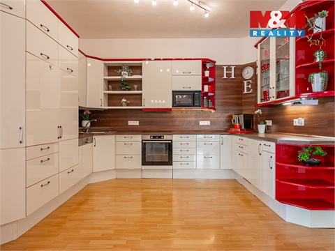 Prodej rodinného domu, 285 m² - 6