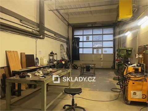 Pronájem skladu / haly, 1 100 m² 2