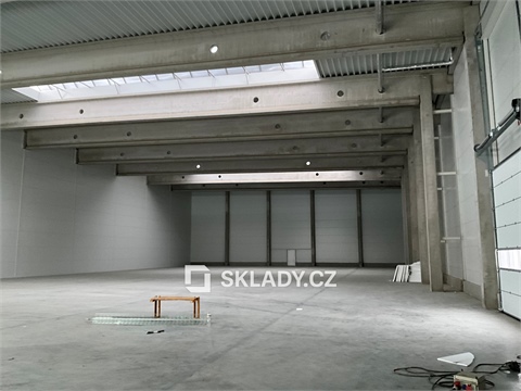 Pronájem skladu / haly, 1 800 m² - 0