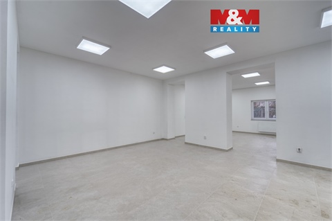 Pronájem obchodních prostor, 107 m² 0