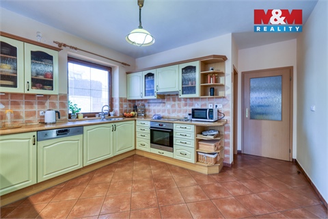 Prodej rodinného domu, 249 m² 2