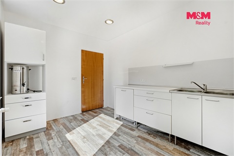 Prodej rodinného domu, 220 m² - 8