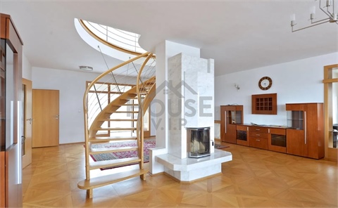 Pronájem vily, 839 m² - 2