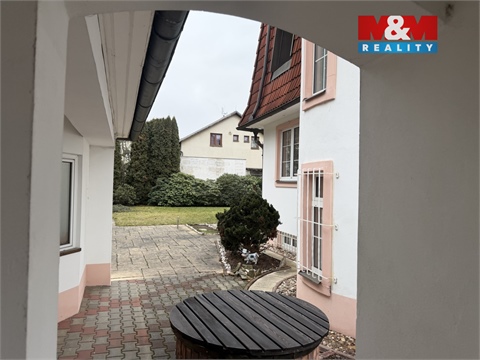 Pronájem rodinného domu, 291 m² 2