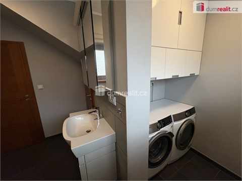 Prodej rodinného domu, 208 m² - 16