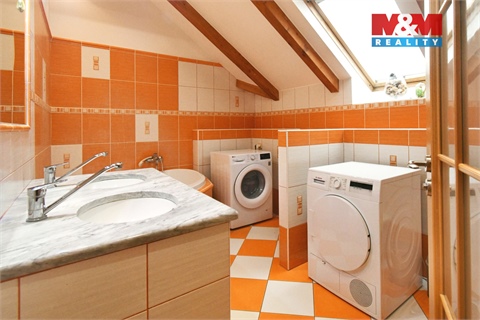 Prodej rodinného domu, 200 m² - 14