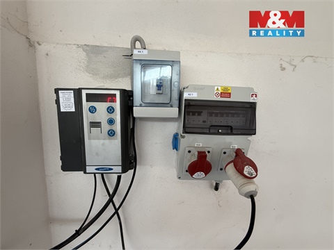 Pronájem skladu / haly, 267 m² 2