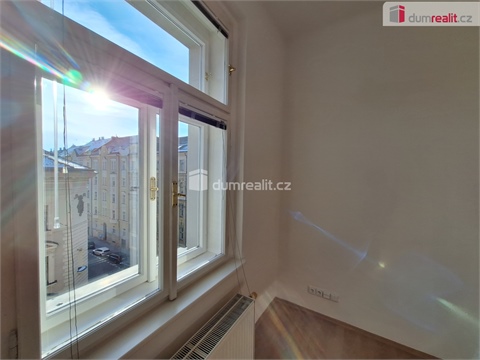 Pronájem bytu 2kk, 61 m² 10