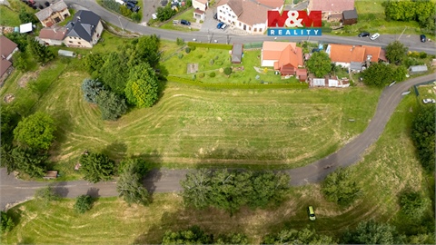 Prodej stavebního pozemku, 1 037 m² 0