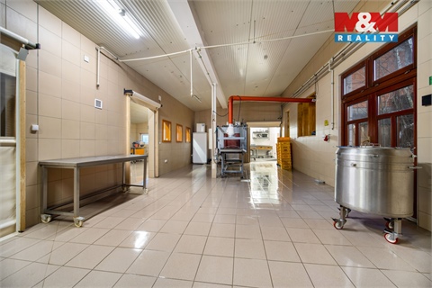 Prodej restaurace, 1 500 m² 12