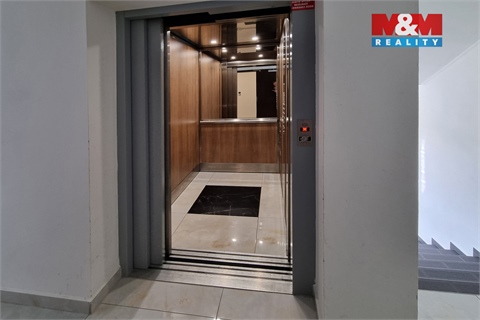 Pronájem bytu 3kk, 127 m² 24