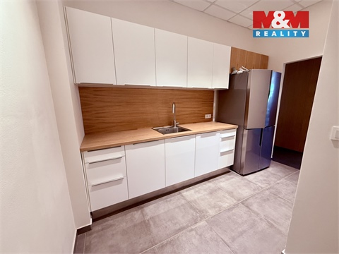 Pronájem kanceláře, 860 m² - 2