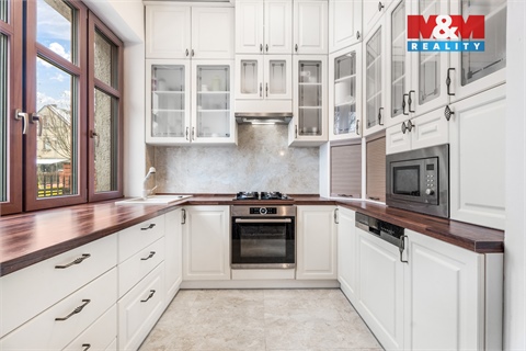 Prodej rodinného domu, 200 m² - 2