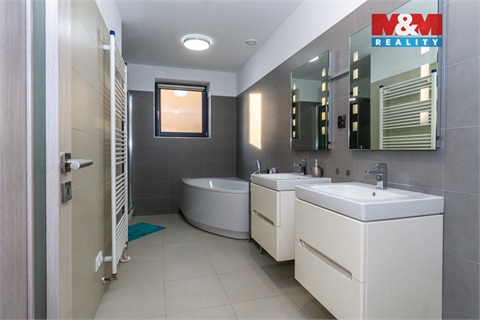 Prodej rodinného domu, 287 m² 14