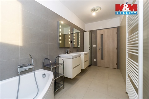 Prodej rodinného domu, 287 m² - 14