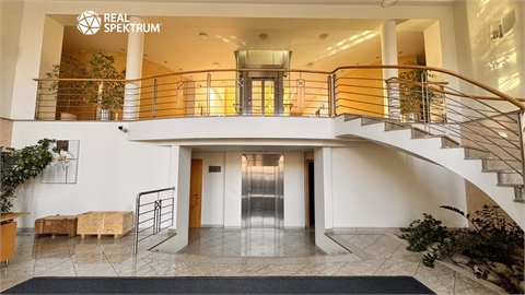 Pronájem kanceláře, 331 m² 2