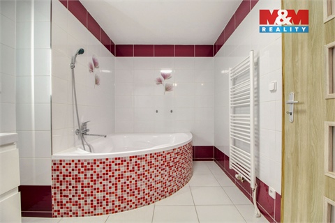 Prodej rodinného domu, 205 m² - 14