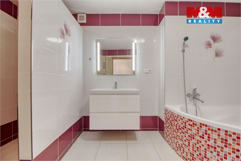 Prodej rodinného domu, 205 m² 16