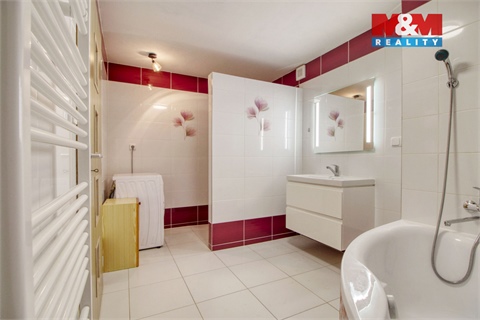 Prodej rodinného domu, 205 m² - 2