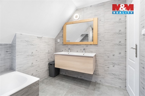 Prodej rodinného domu, 280 m² - 24