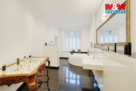 Prodej komerčního objektu, 600 m² 2