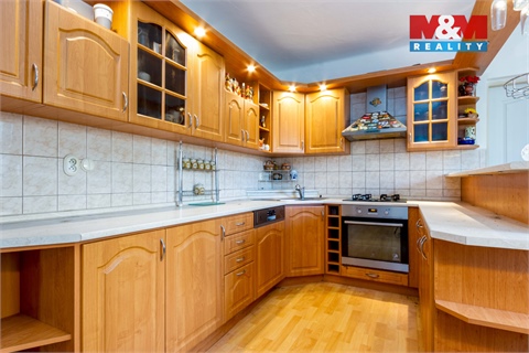 Prodej rodinného domu, 300 m² 10