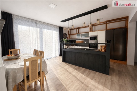 Prodej rodinného domu, 380 m² 0