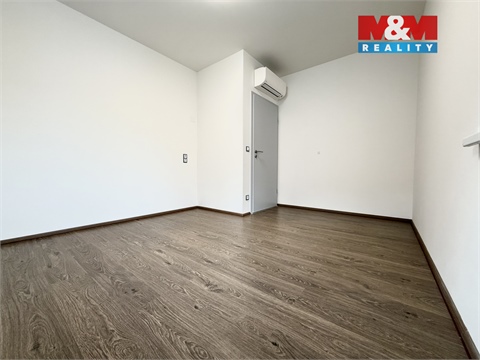 Pronájem bytu 4kk, 71 m² 14