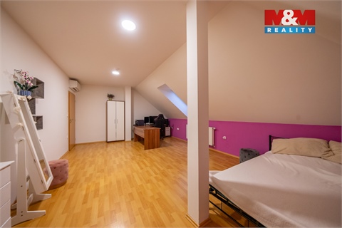 Prodej rodinného domu, 280 m² 18