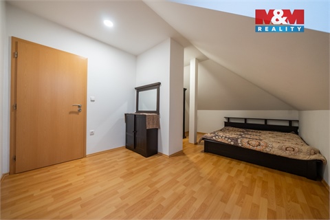 Prodej rodinného domu, 280 m² 14
