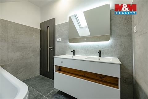 Prodej rodinného domu, 188 m² 12