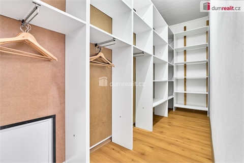 Prodej rodinného domu, 570 m² - 18