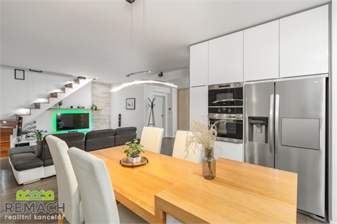 Pronájem bytu 4kk, 126 m² 0