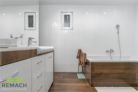 Pronájem bytu 4kk, 126 m² 14