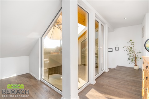 Pronájem bytu 4kk, 126 m² 10